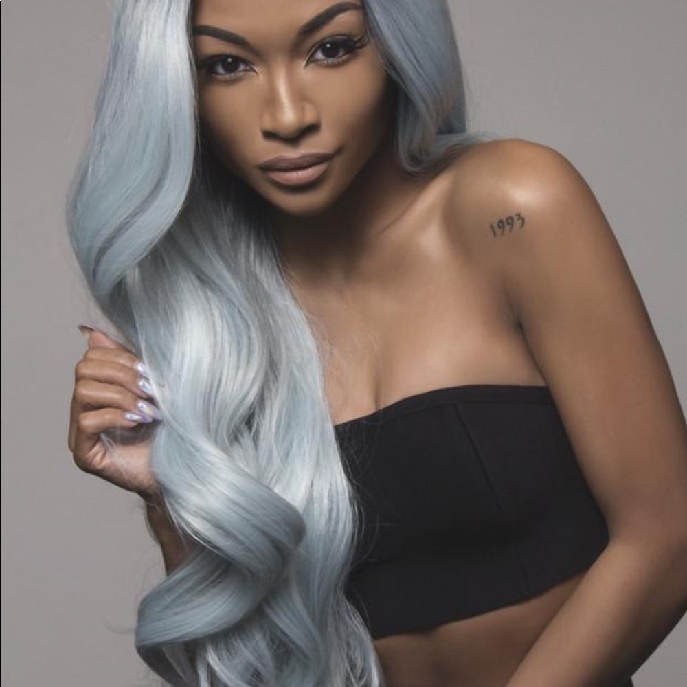 BELLAMI Long Silver Blue Synthetic Wig Dark Roots